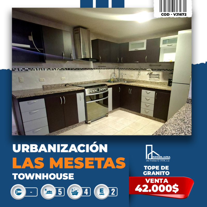 TownHouse en la Urb. Las Mesetas, Cúa